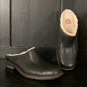 Ugg black leather clog mule Langford 5744 EUC 8.5